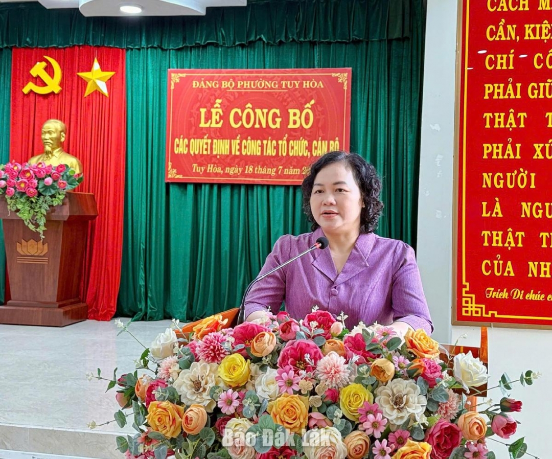 Đồng chí Đào Bảo Minh, Ủy viên Ban Thường vụ Tỉnh ủy, Bí thư Đảng ủy, Chủ tịch HĐND phường Tuy Hòa phát biểu tại hội nghị.