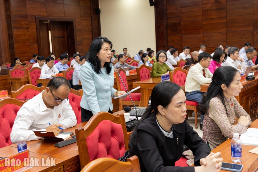 Đại biểu thảo luận tại phiên làm việc. Ảnh: Nguyễn Gia