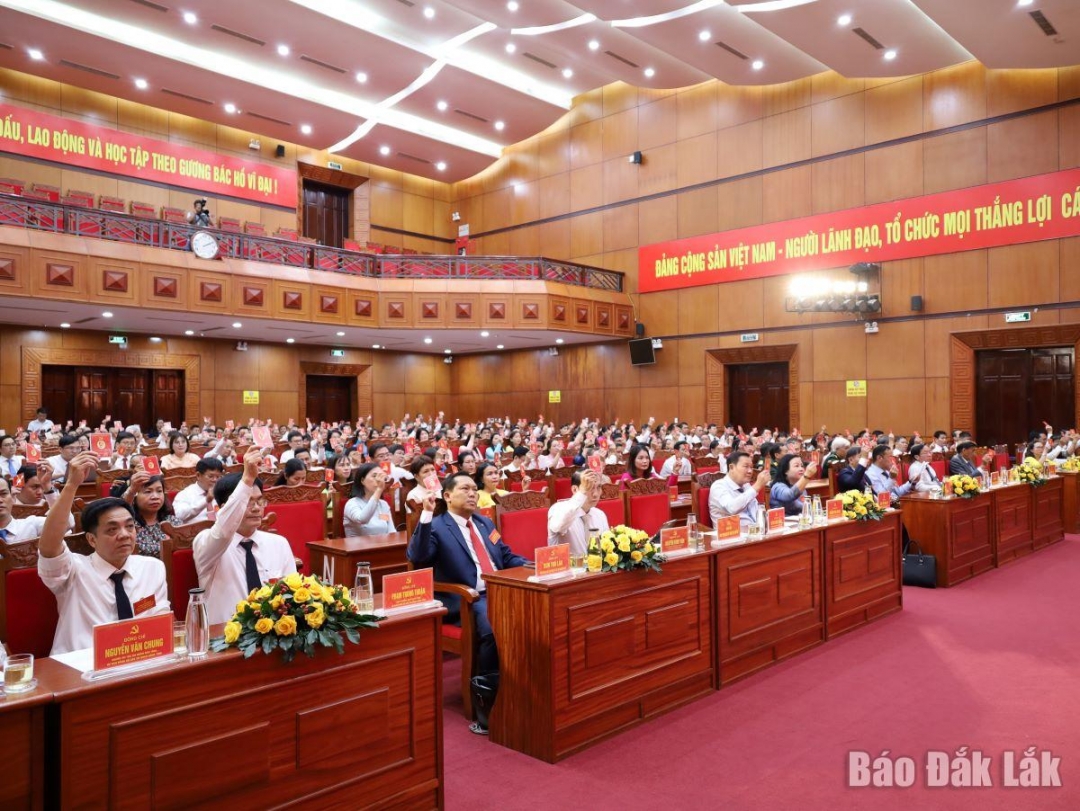 300 đại biểu đại diện cho 1.999 đảng viên trong Đảng bộ Các cơ quan Đảng tỉnh tham dự đại hội. Ảnh: Ngọc Thắng