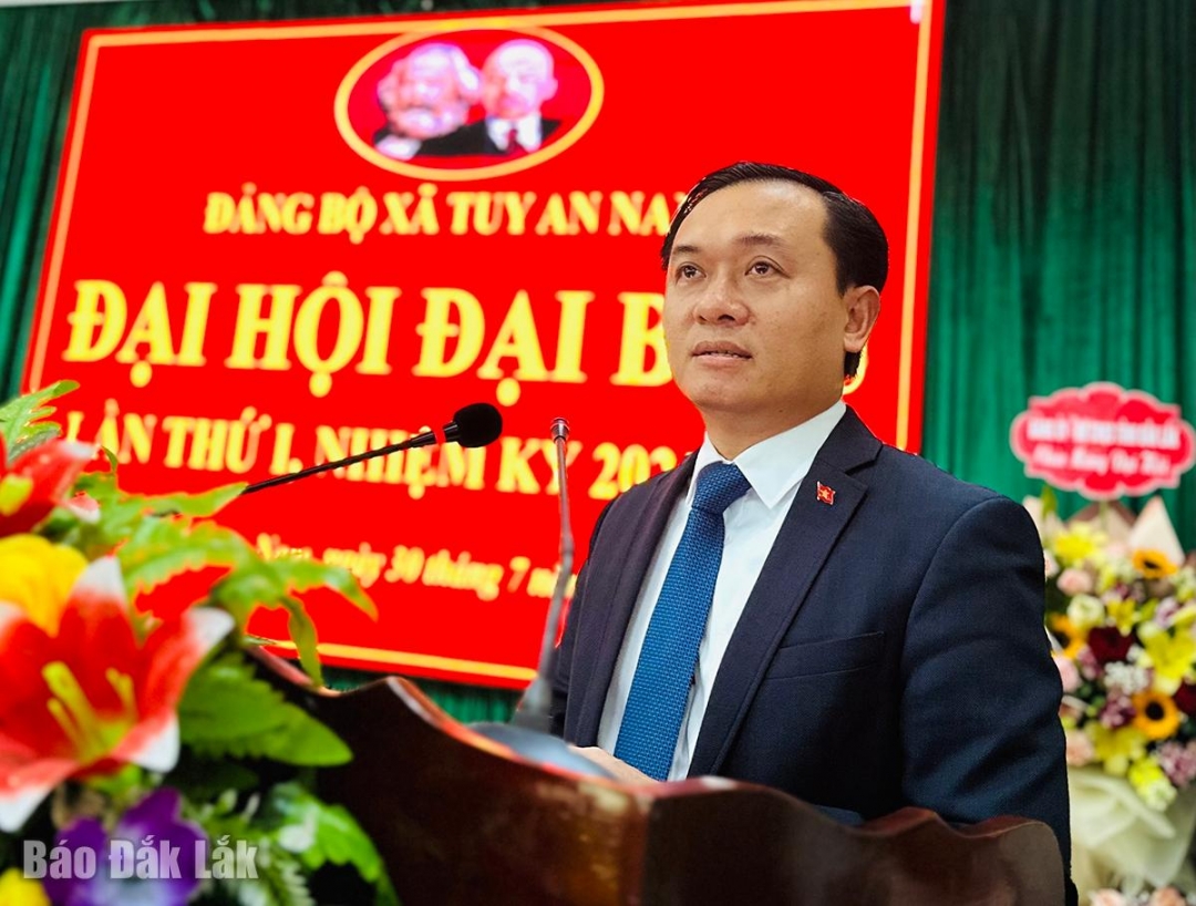 Đồng chí Bùi Thanh Toàn, Ủy viên Ban Thường vụ Tỉnh ủy, Giám đốc Sở Khoa học và Công nghệ, phụ trách địa bàn xã Tuy An Nam phát biểu chỉ đạo đại hội.