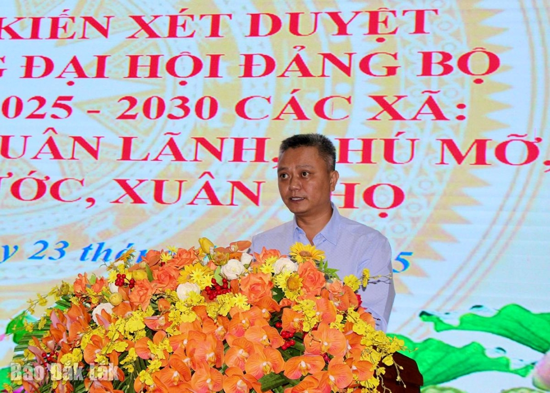 -	Ông Trần Quốc Huy, Bí thư đã Xuân Lãnh báo cáo tình hình chuẩn bị Đại hội Đảng bộ của địa phương.