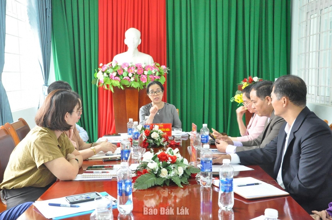 Phó Bí thư Tỉnh ủy Huỳnh Thị Chiến Hòa làm việc