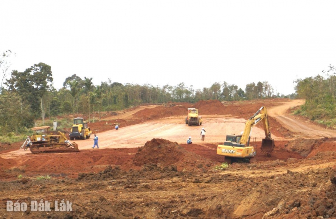 Thi công Dự án cao tốc Khánh Hòa – Buôn Ma Thuột giai đoạn 1.