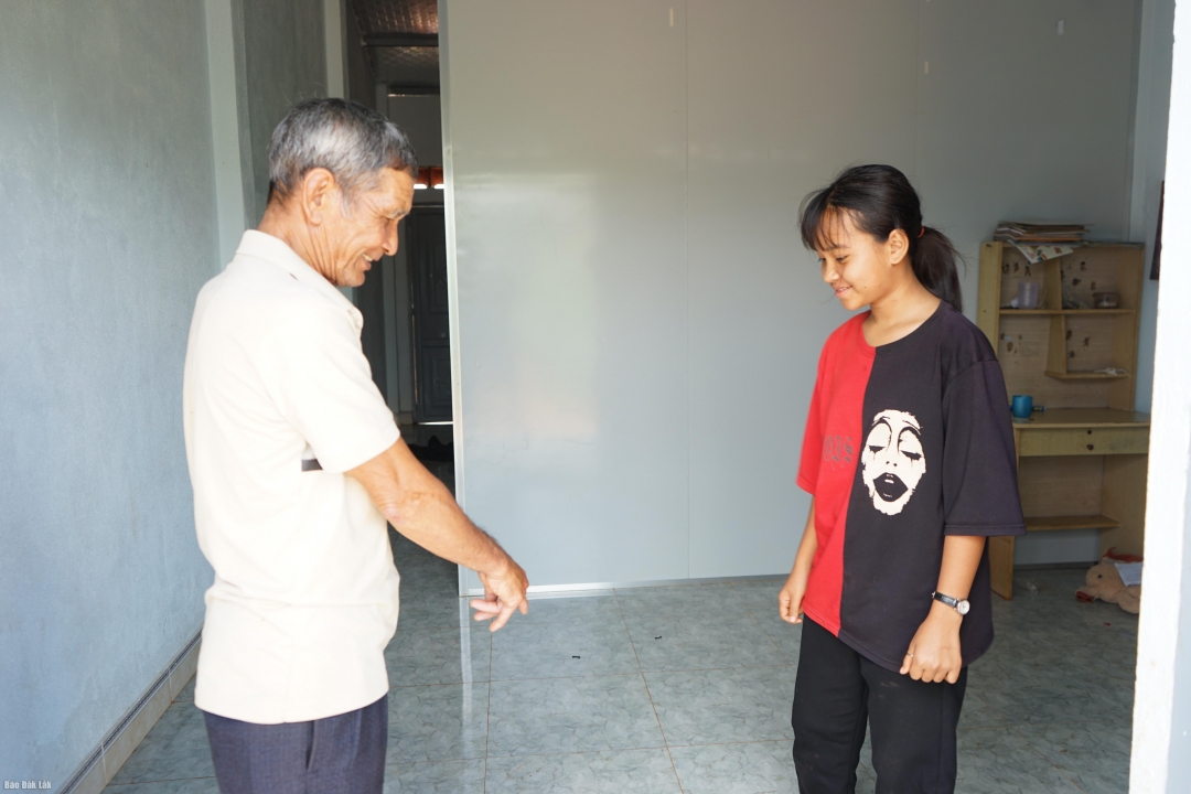 Một hộ nghèo trên địa bàn xã Ea Drông được hỗ trợ xóa nhà tạm và đã đưa vào sử dụng. (Ảnh minh họa)