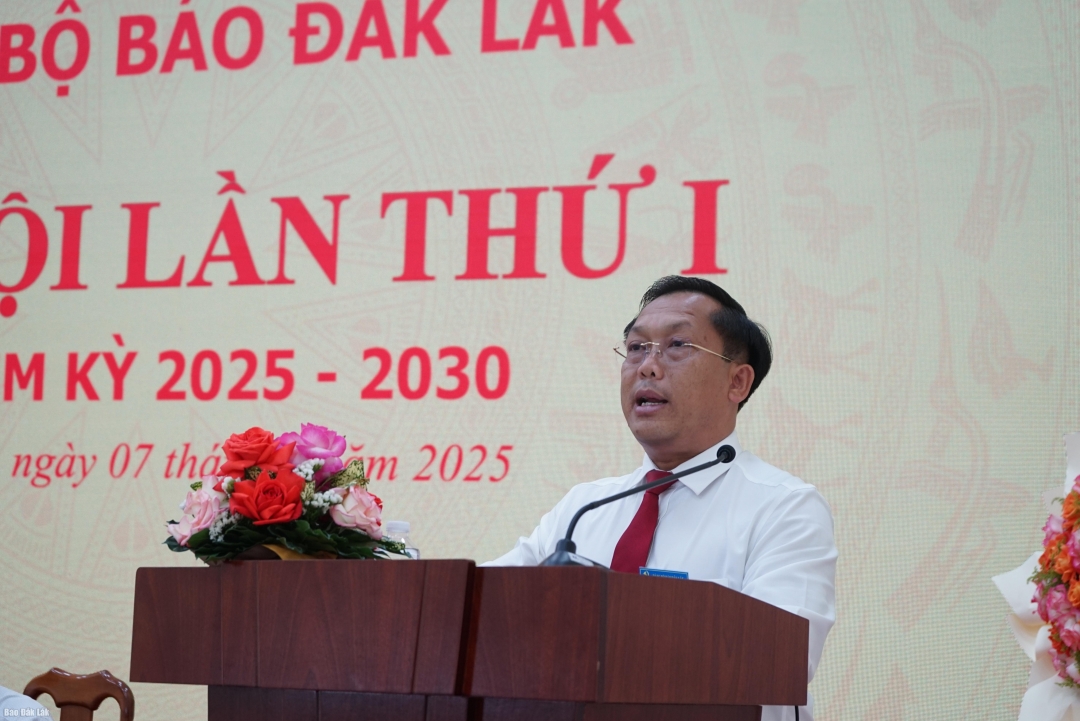 Phó Bí thư Đảng ủy Các cơ quan Đảng tỉnh Bun Thó Lào phát biểu chỉ đạo tại Đại hội