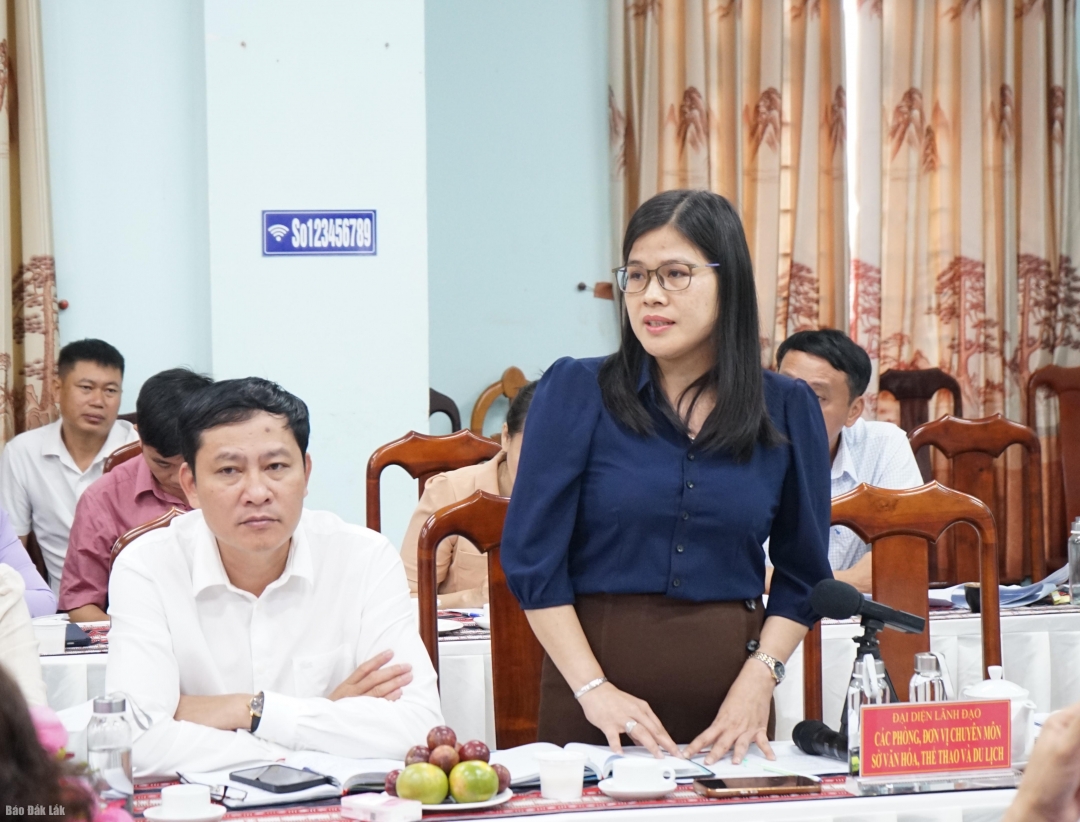 Trưởng phòng Quản lý Văn hóa và Gia đình Trương Thị Ánh kiến nghị một số khó khăn trong hoạt động