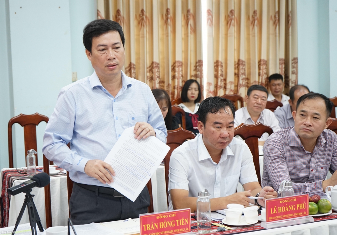 Giám đốc Sở Văn hóa - Thể thao và Du lịch báo cáo một số kết quả thực hiện của đơn vị