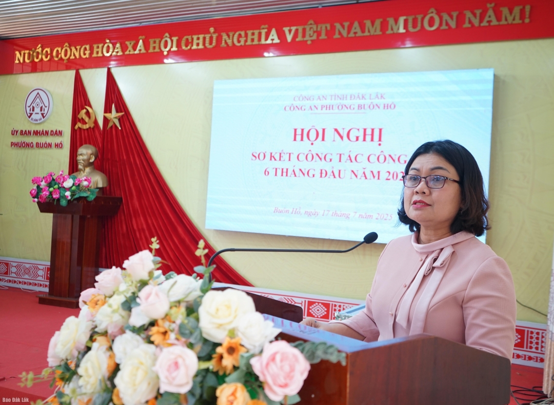 Tỉnh ủy viên, Bí thư Đảng ủy phường H’Yim Kđoh phát biểu chỉ đạo tại hội nghị