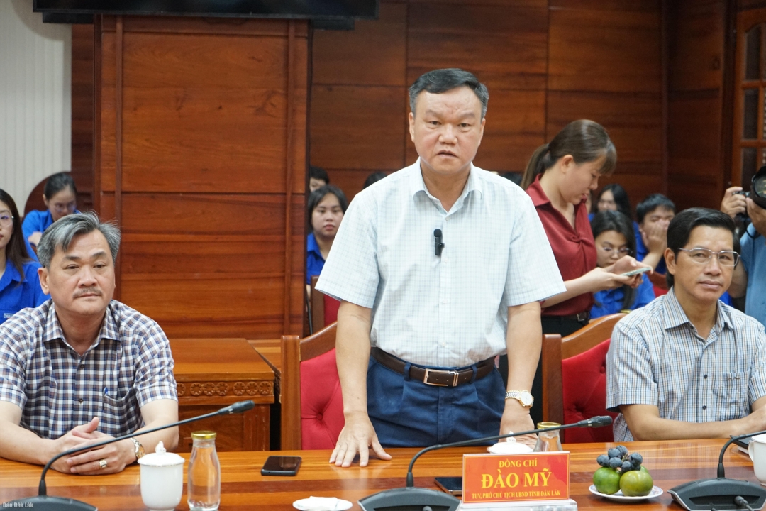 Tỉnh ủy viên, Phó Chủ tịch UBND tỉnh Đào Mỹ phát biểu tại buổi gặp mặt