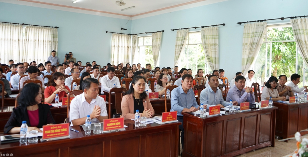 Đại biểu tham dự buổi làm việc