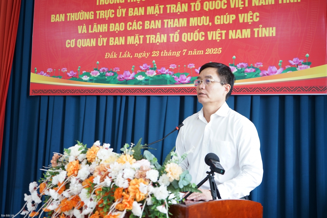 Bí thư Tỉnh ủy Nguyễn Đình Trung  chỉ đạo tại buổi làm việc