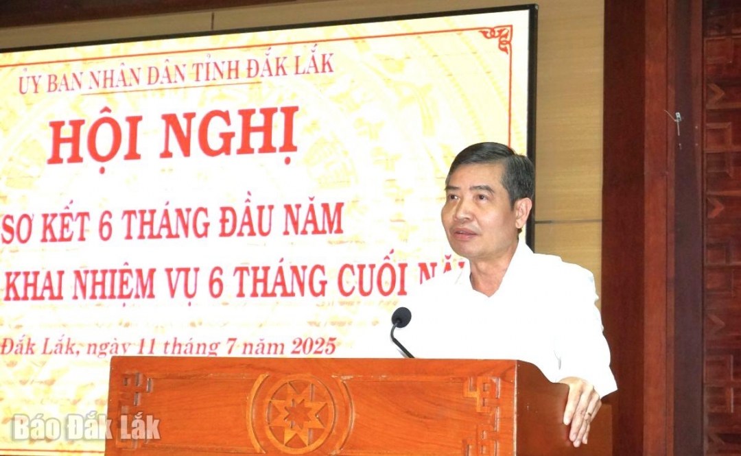 Phó Bí thư Tỉnh ủy, Chủ tịch UBND tỉnh Tạ Anh Tuấn phát biểu kết luận hội nghị.