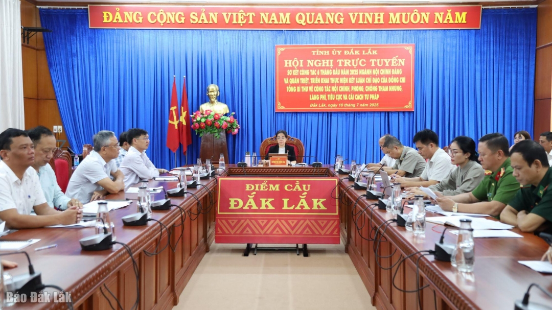 Các đại biểu tham dự hội nghị tại điểm cầu tỉnh Đắk Lắk.