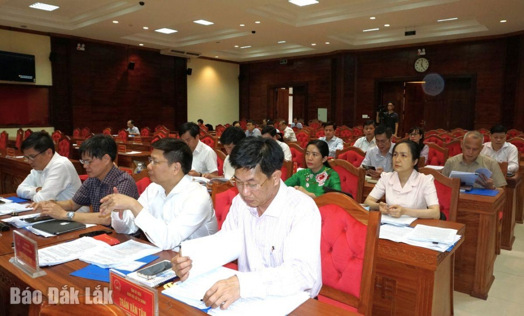 Các đại biểu tham dự phiên họp.