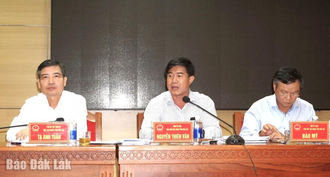 Chủ tịch UBND tỉnh Tạ Anh Tuấn và các Phó Chủ tịch UBND tỉnh đồng chủ trì phiên họp.