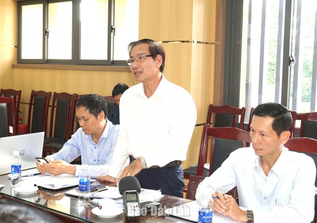 Đại diện lãnh đạo Kho bạc nhà nước đóng góp ý kiến tại buổi làm việc.