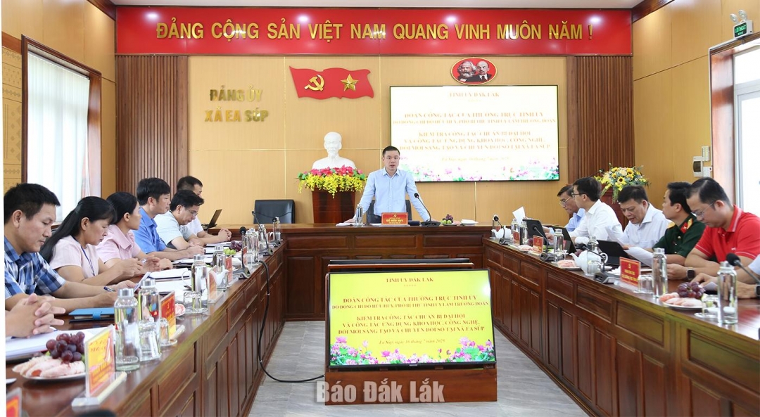 Đoàn công tác làm việc với Đảng ủy xã Ea Súp