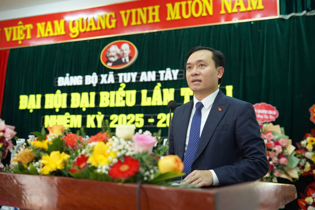 Đồng chí Bùi Thanh Toàn, Ủy viên ban Thường vụ Tỉnh ủy, Giám đốc Sở KH_CN phát biểu chỉ đạo đại hội
