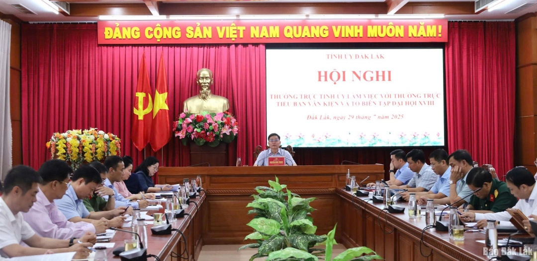 Các đại biểu tham dự hội nghị.