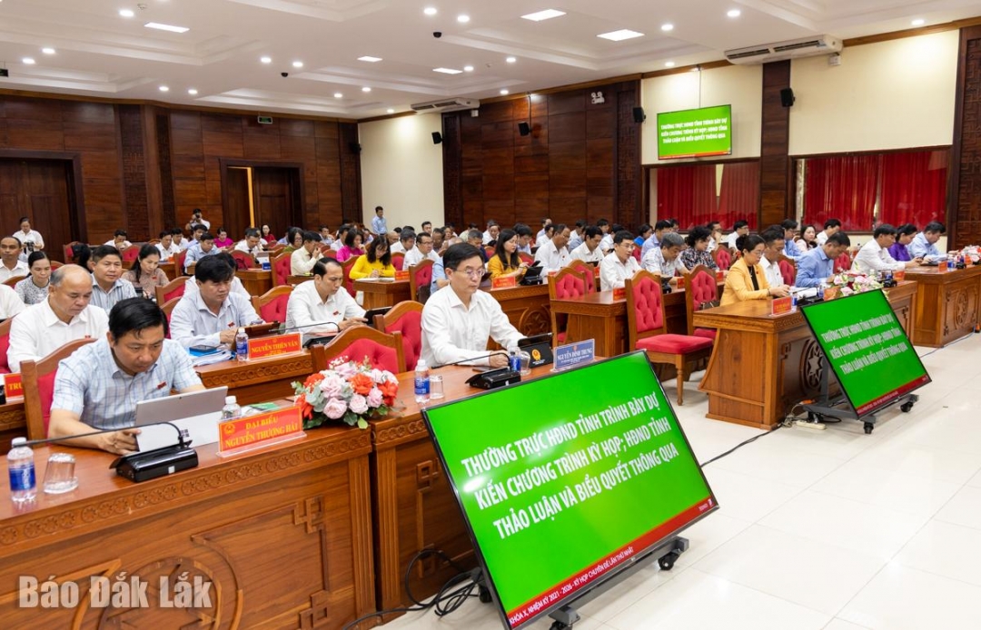 Đại biểu tham dự kỳ họp. Ảnh: Nguyễn Gia