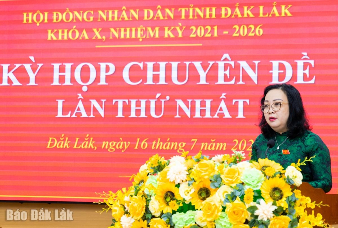 Phó Bí thư Thường trực Tỉnh ủy, Chủ tịch HĐND tỉnh Cao Thị Hòa An phát biểu bế mạc kỳ họp. Ảnh: Nguyễn Gia