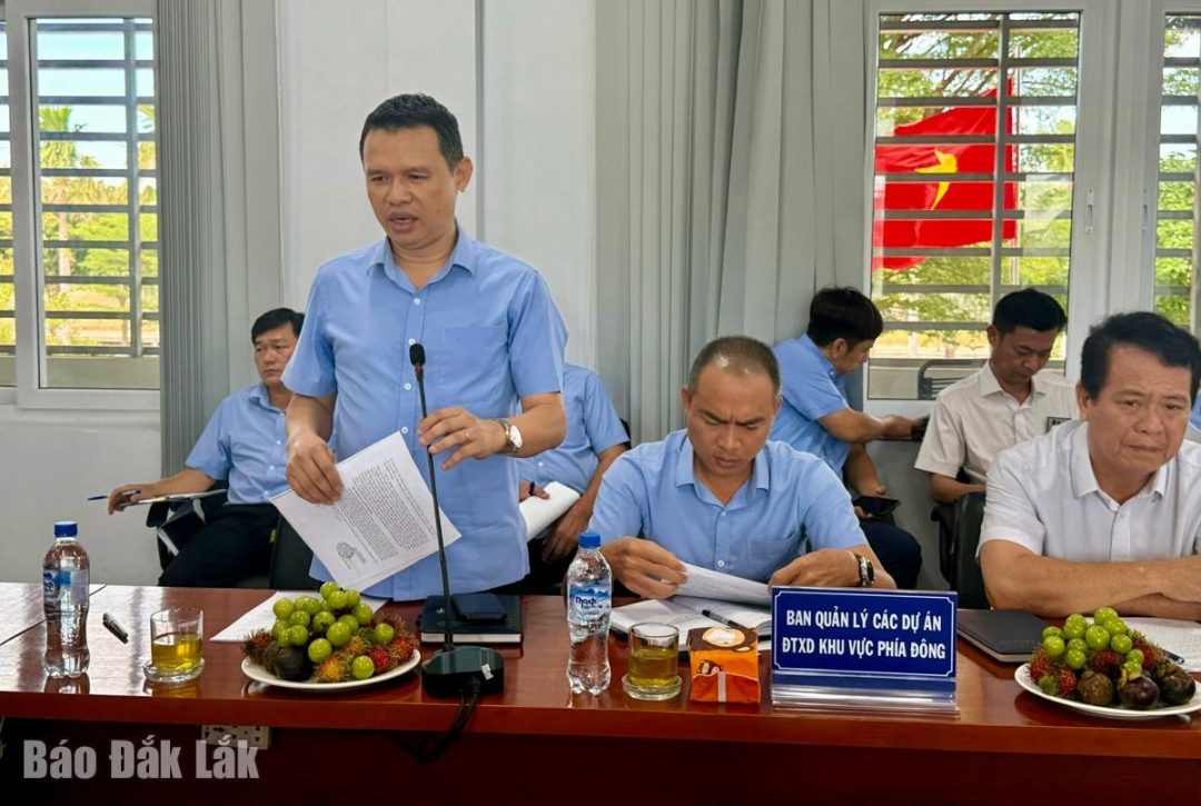 Ông Đặng Khoa Đãm báo cáo tại buổi làm việc.