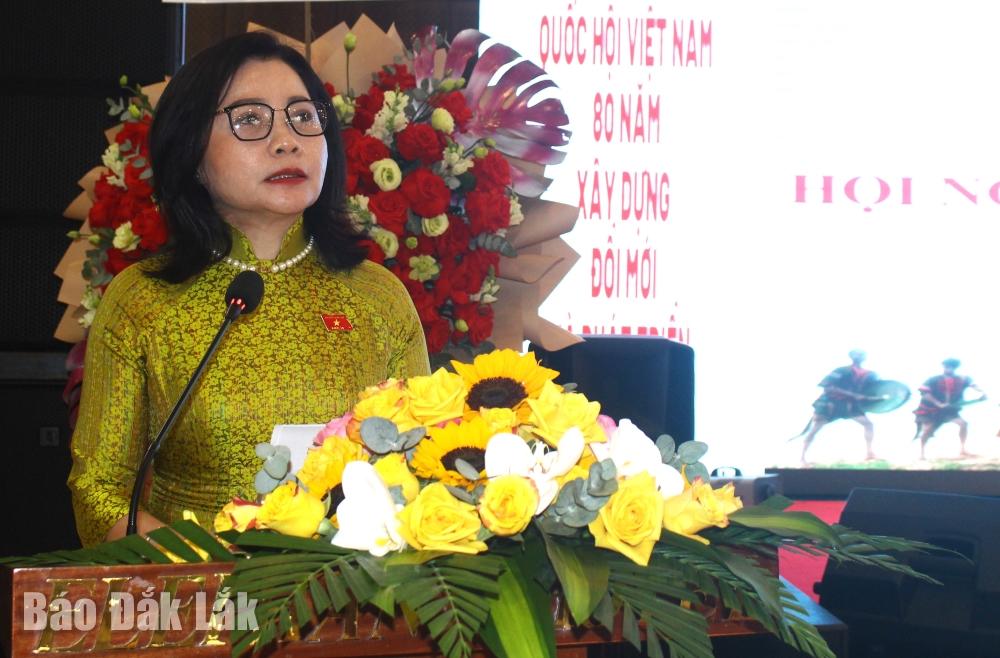 Phó Trưởng đoàn chuyên trách, phụ trách Đoàn ĐBQH tỉnh Nguyễn Thị Thu Nguyệt phát biểu tại hội nghị.