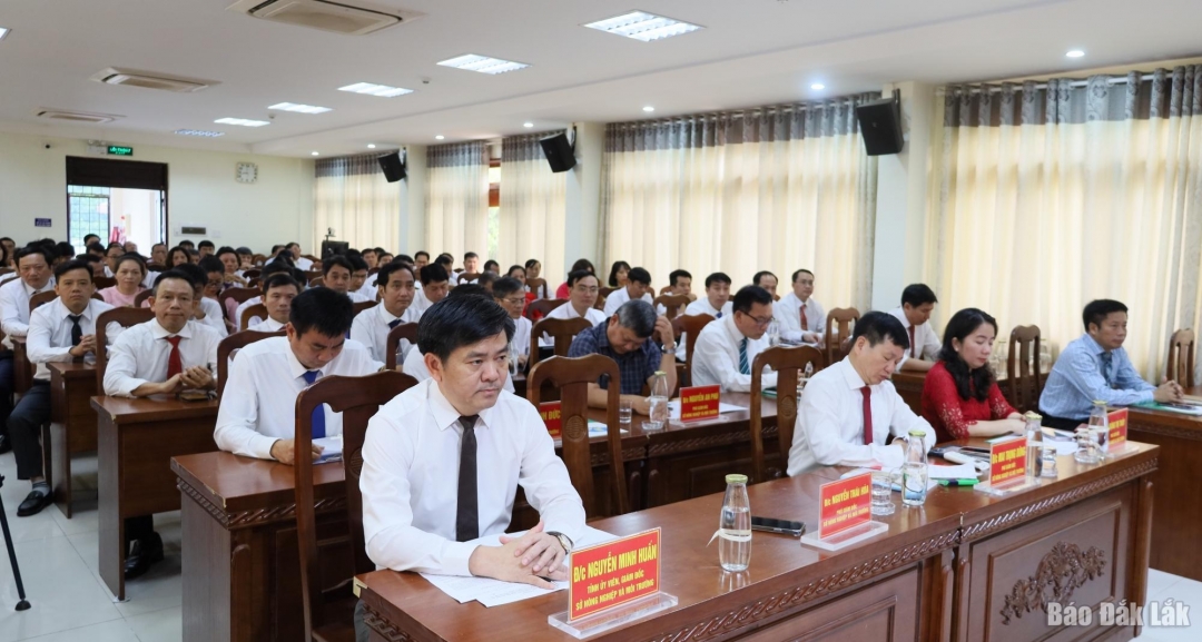 Các đại biểu tham dự hội nghị.