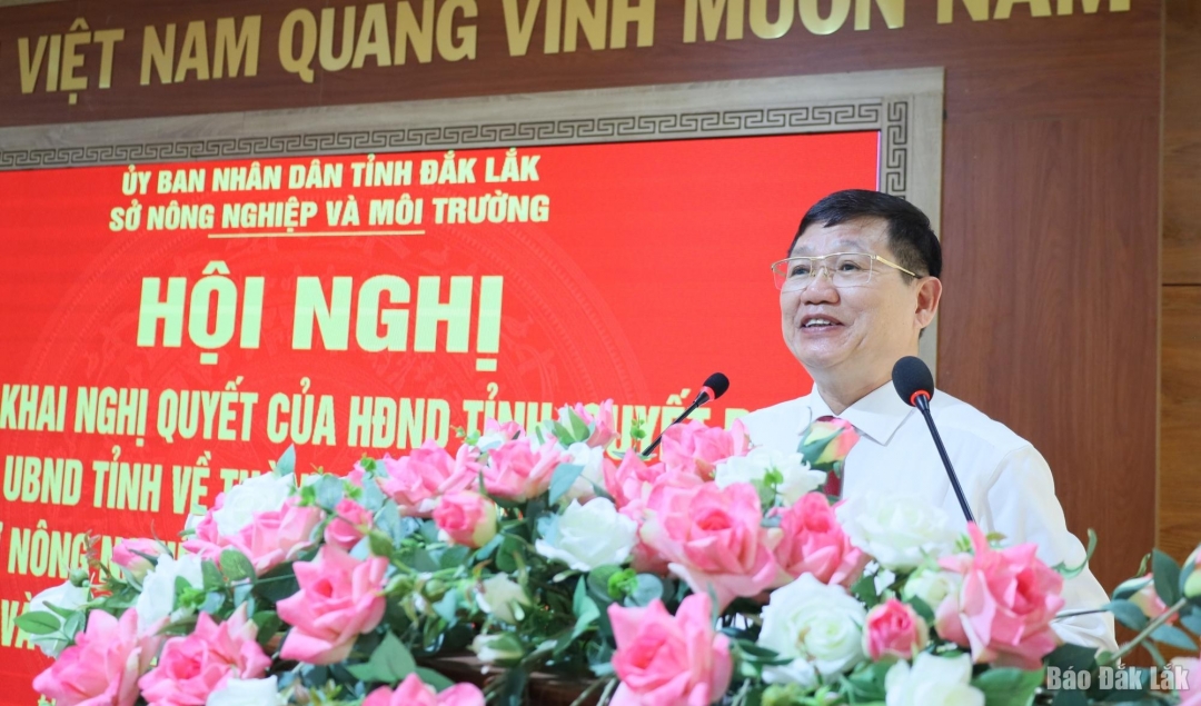 Phó Giám đốc Sở Nông nghiệp và Môi trường Mai Trọng Dũng Công bố Quyết định của UBND tỉnh về việc bổ nhiệm Giám đốc Sở và Quyết định bổ nhiệm các Phó Giám đốc Sở.