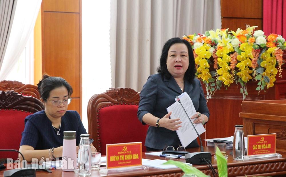 Đồng chí Cao Thị Hòa An, Phó Bí thư Thường trực Tỉnh ủy, Chủ tịch HĐND tỉnh phát biểu tại hội nghị.