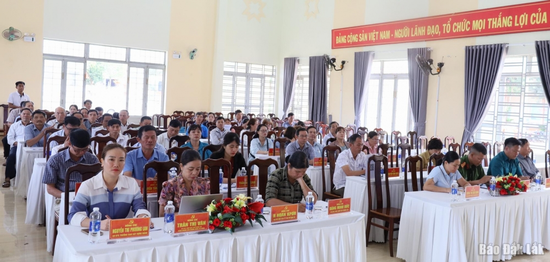 Đại biểu tham dự hội nghị.