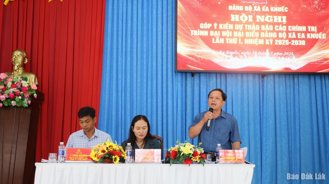 Các đồng chí chủ trì hội nghị