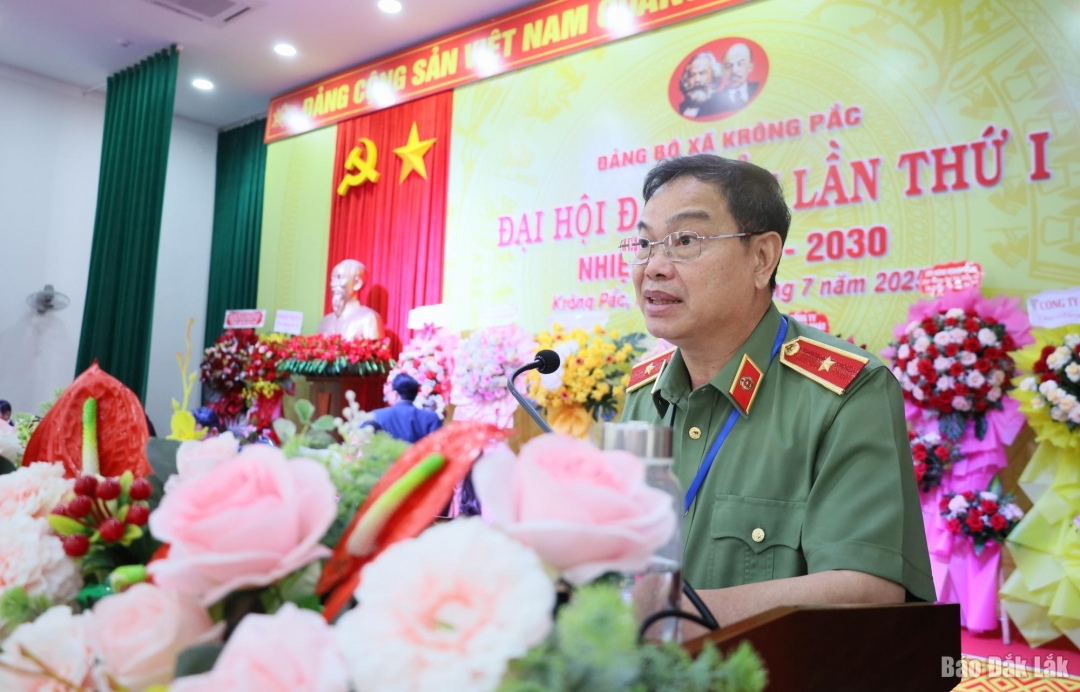Thiếu tướng Phan Thanh Tám, Ủy viên Ban Thường vụ Tỉnh ủy, Giám đốc Công an tỉnh phát biểu chỉ đạo đại hội.