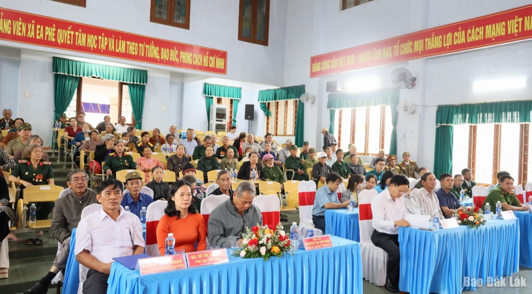 Các đại biểu tham dự buổi gặp mặt.