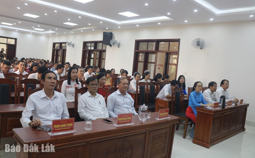 Các đại biểu tham dự hội nghị.