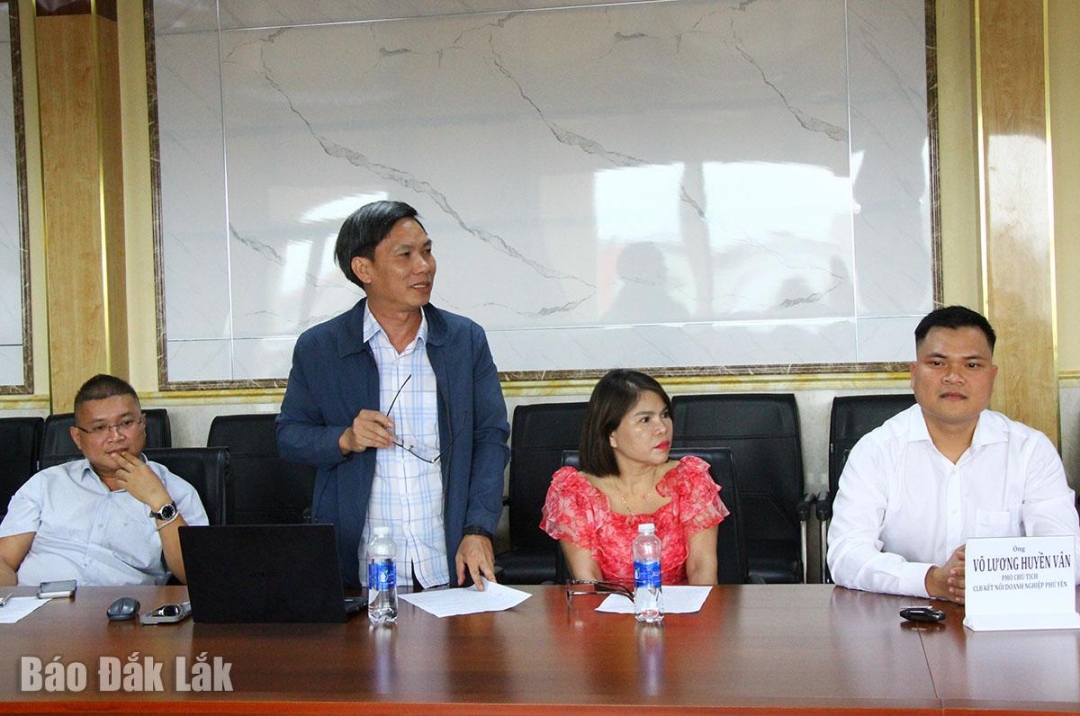 Ông Trần Bá Dũng, đại diện một doanh nghiệp của Câu lạc bộ Kết nối doanh nghiệp Phú Yên phát biểu tại chương trình.