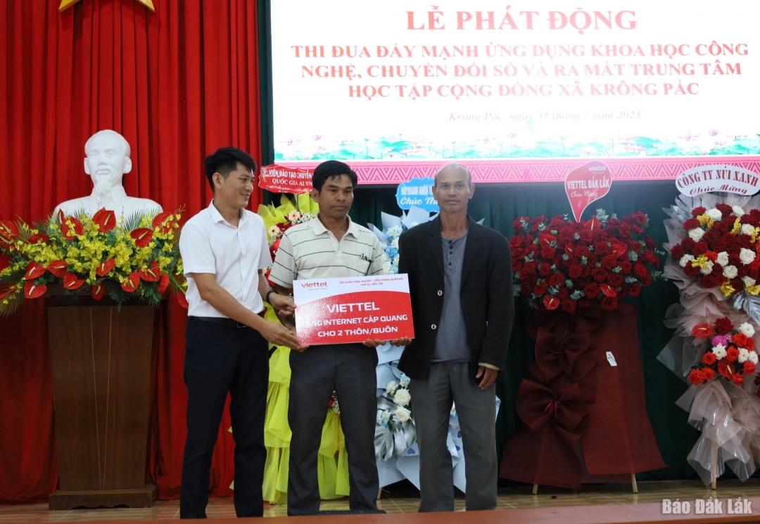 Chi nhánh Trung tâm Viettel Krông Pắc đã tài trợ đường truyền internet cho buôn Ea Yông A và buôn Pan.
