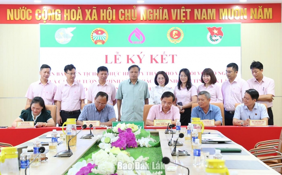 Các đại biểu dự lễ ký kết