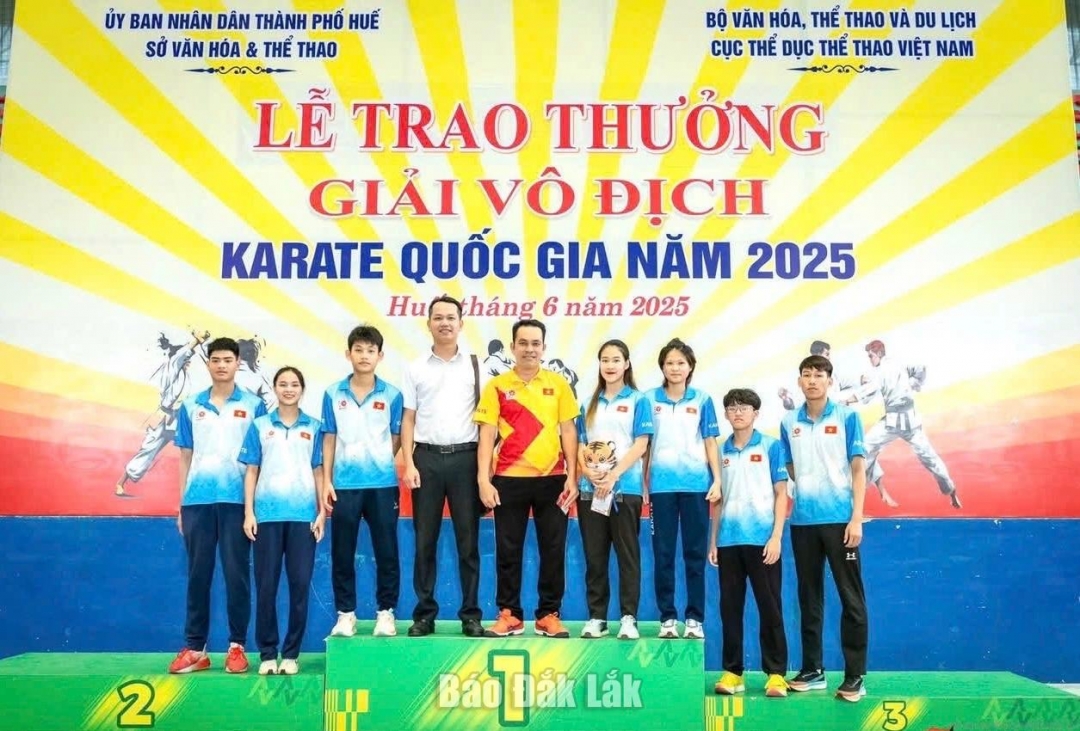 Các võ sĩ, Ban huấn luyện đội tuyển karate tỉnh tham dự giải.