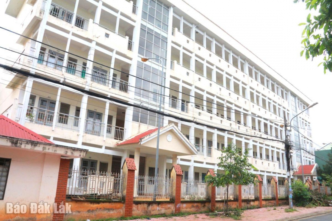 Ký túc xá Khoa Y Trường Đại học Tây Nguyên, ngày 5/6, UBND tỉnh đã ban hành quyết định phê duyệt nhiệm vụ và dự toán kinh phí thực hiện cải tạo, sửa chữa