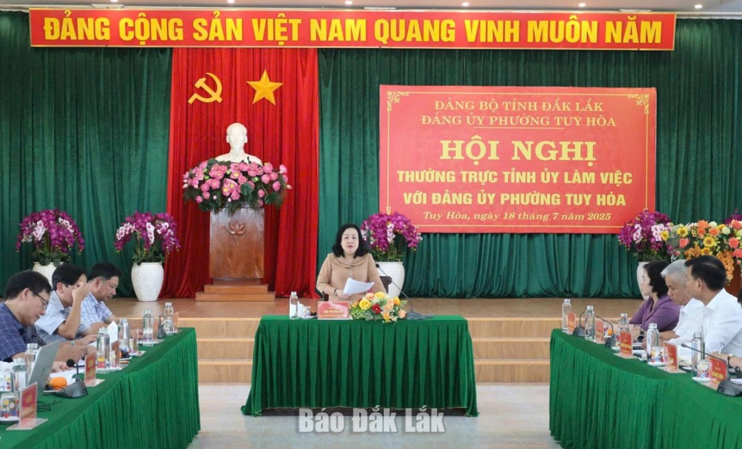 Quang cảnh buổi làm việc.