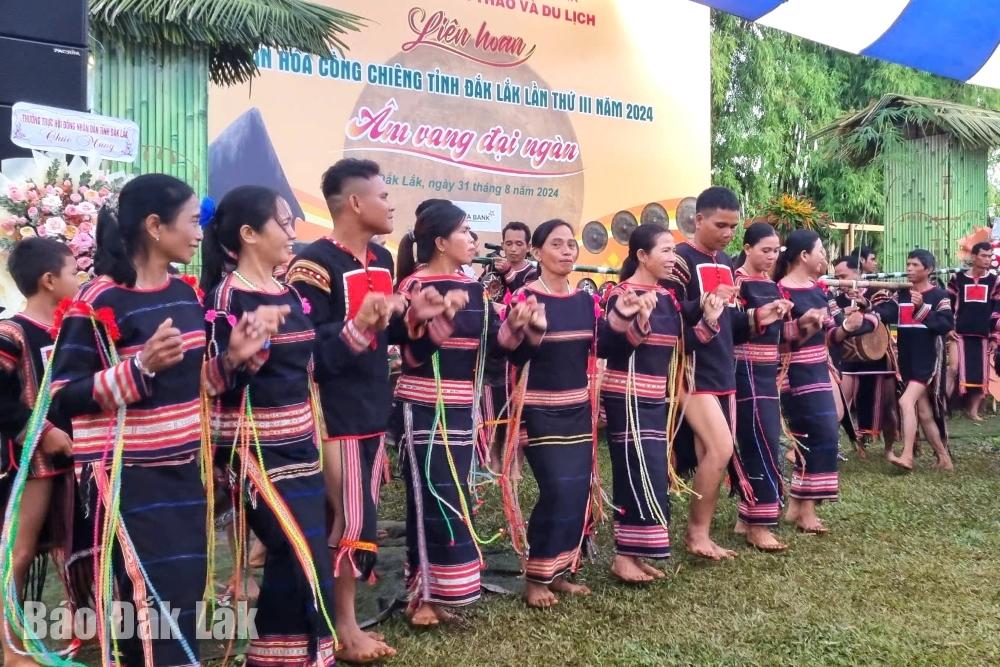 Nghệ nhân trình diễn tiết mục tại Liên hoan Văn hóa cồng chiêng tỉnh Đắk Lắk lần thứ III, năm 2024. Ảnh minh họa