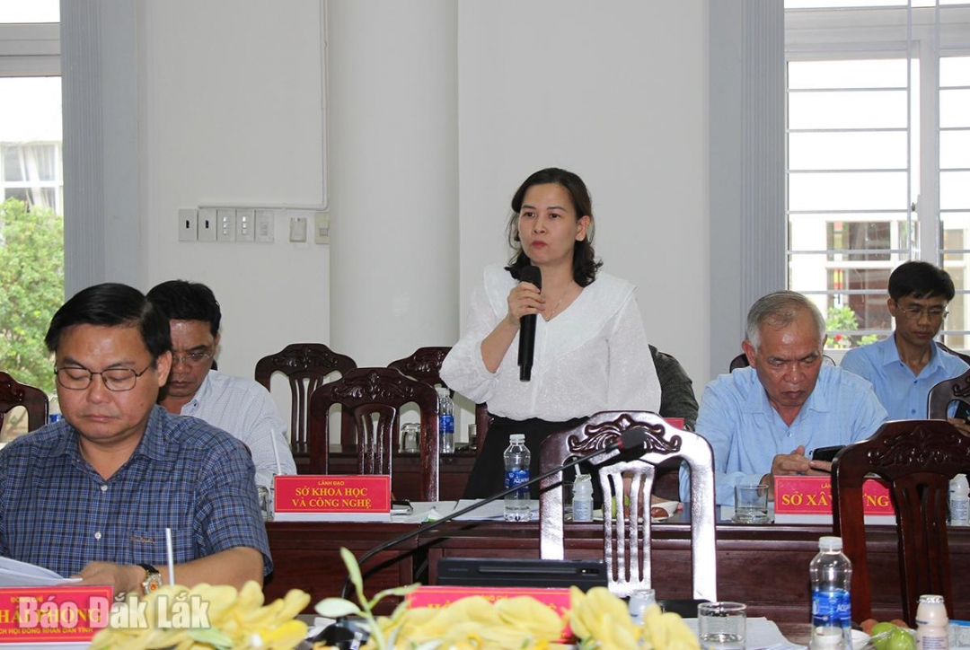 Đại diện Sở Khoa học và Công nghệ góp ý bổ sung cụ thể chỉ tiêu chuyển đổi số vào văn kiện đại hội.