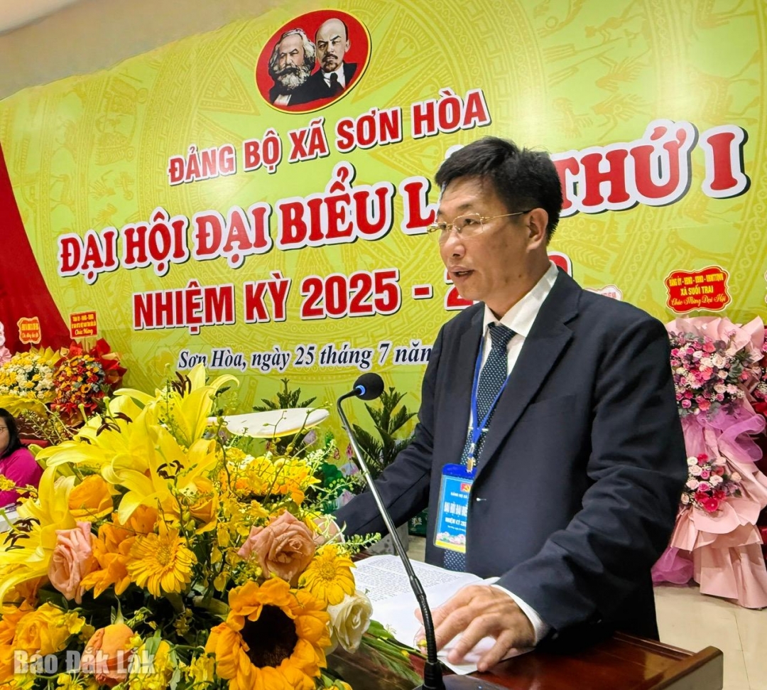 Đồng chí Trần Văn Tân, Giám đốc Sở Tài Chính phát biểu chỉ đạo tại đại hội.