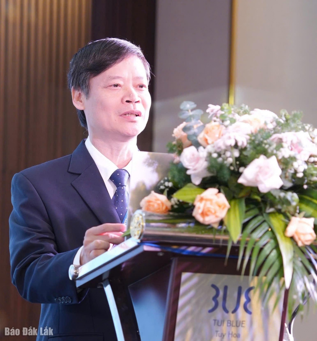 TS.BS Vũ Tuấn Anh, Giám đốc Bệnh viện Phong - Da liễu Trung ương Quy Hòa, phát biểu khai mạc hội nghị. 