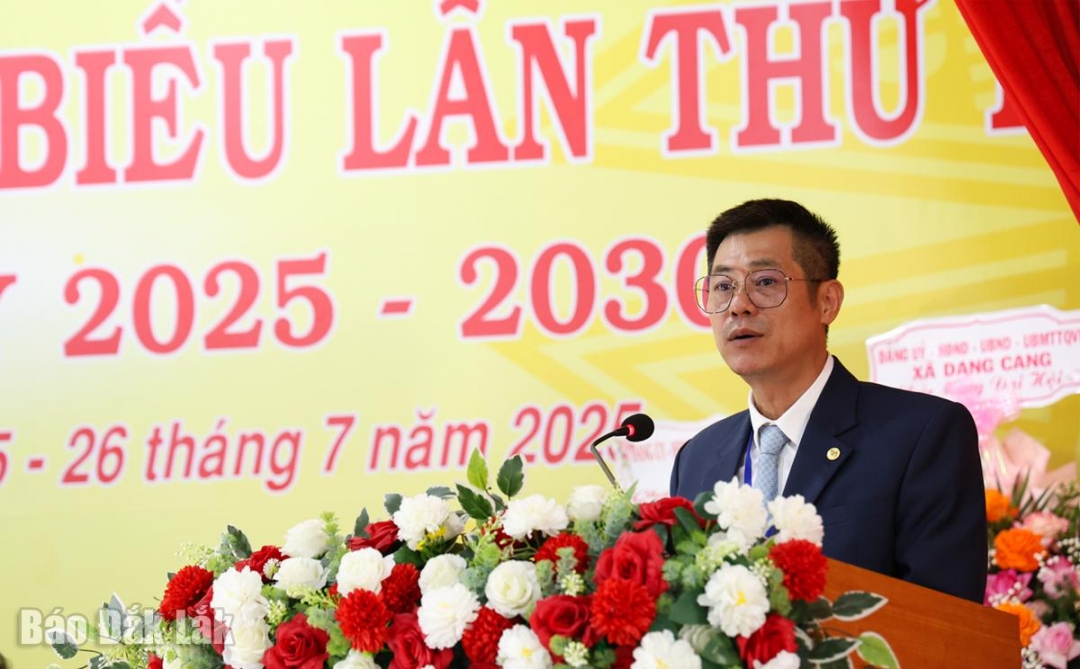 Đồng chí Nguyễn Hoàng Giang, Tỉnh ủy viên, Giám đốc Sở Dân tộc và Tôn giáo phát biểu chỉ đạo đại hội.