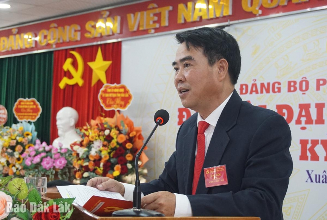 Bí thư Đảng ủy phường Xuân Đài phát biểu khai mạc đại hội.
