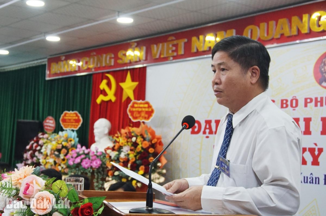 Ông Hồ Văn Mười, Phó trưởng ban thường trực Ban tuyên giáo và Dân vận Tỉnh ủy chỉ đạo đại hội.