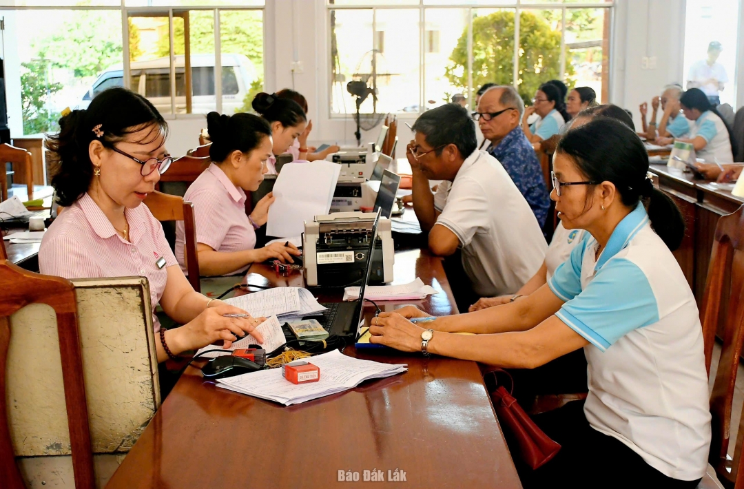 Phòng giao dịch Ngân hàng CSXH Phú Yên tổ chức phiên giao dịch đầu tiên tại phường Phú Yên.