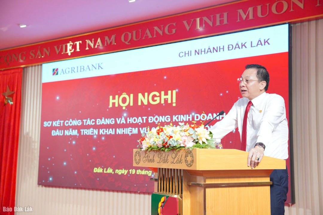 Đồng chí Lê Văn Thịnh, Bí thư Đảng ủy, Giám đốc Agribank Chi nhánh Đắk Lắk phát biểu tại hội nghị.